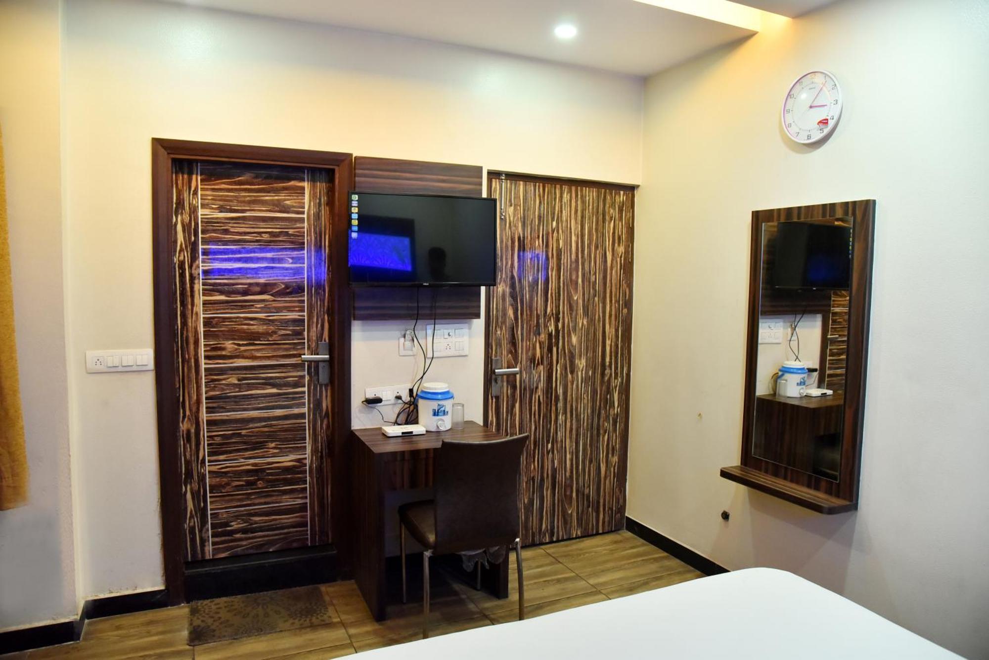 Hotel Midtown & Restaurant Jhunjhunu Esterno foto