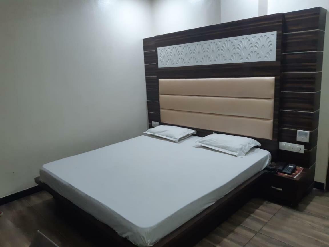 Hotel Midtown & Restaurant Jhunjhunu Esterno foto